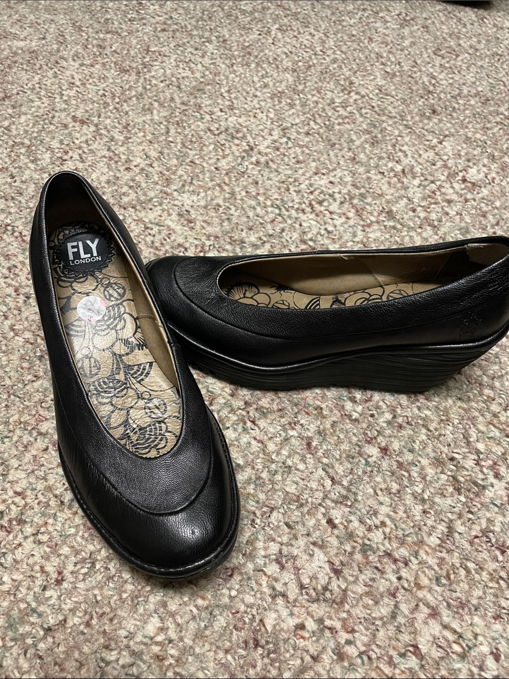 Fly London Black leather Women's Wedge Pumps - Comfort Platform